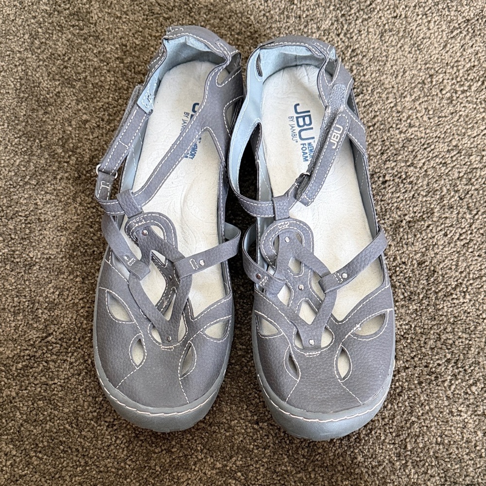 JBU Gray Women's Closed-Toe Decorative Cutout Comfort Flats